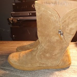 Womens 9 UGG boots